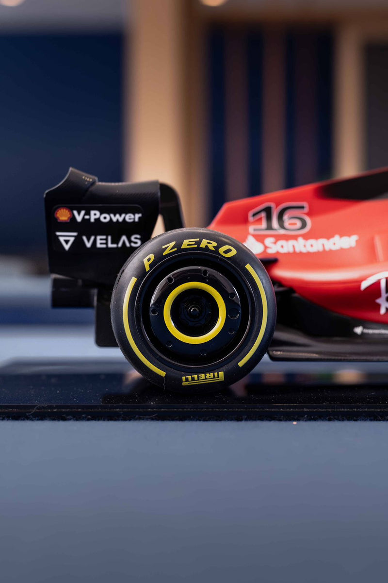 MINIATURA F1 FERRARI F1-75 / C.LECLERC - ESCALA 1:10 COM 53CM