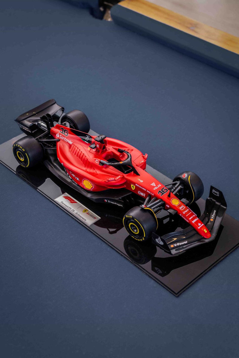 MINIATURA F1 FERRARI F1-75 / C.LECLERC - ESCALA 1:10 COM 53CM